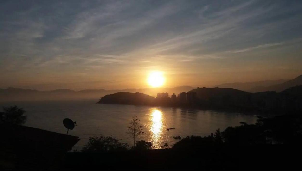 Por De Sol No Mar Da Cama Villa Caraguatatuba Kültér fotó